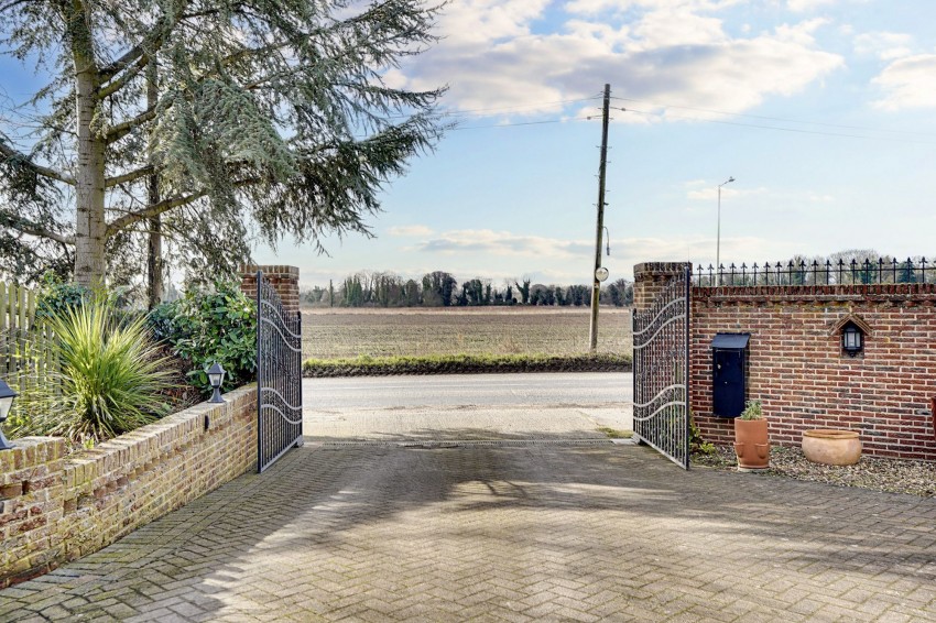 Images for Higham Road, Tuddenham, IP28 EAID:4037033056 BID:e22d2fe2-cd8a-4ee5-877e-aff44adbf8aa