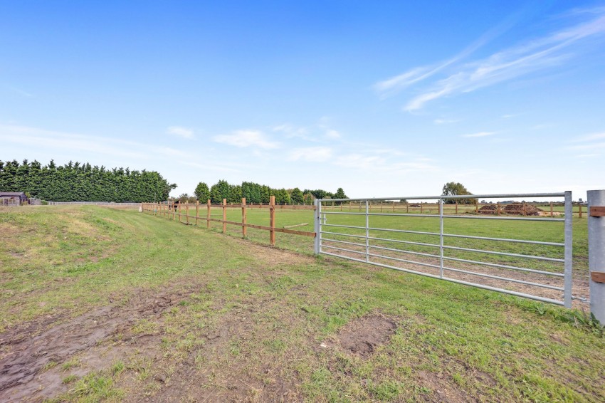 Images for Coronation Avenue, Throckenholt, PE12 EAID:4037033056 BID:1d497ef6-e698-4427-833a-3b42529ac059