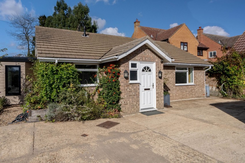 Images for Holme Close, Oakington, CB24 EAID:4037033056 BID:e9c2a2d5-4edb-4404-af16-967a1de68210