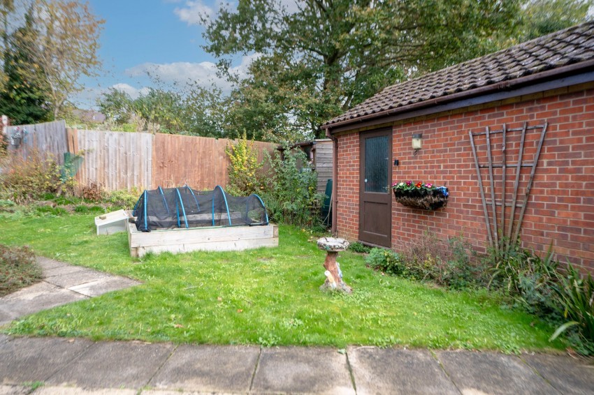 Images for Metcalfe Way, Haddenham, CB6 EAID:4037033056 BID:e9c2a2d5-4edb-4404-af16-967a1de68210